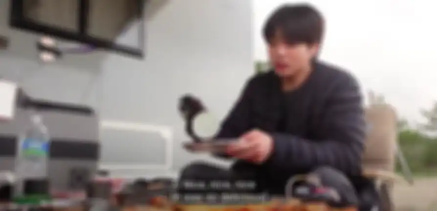 Jungkook BTS di Camping Vlog