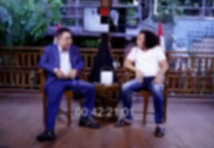 Deolipa Yumara coba merayu Kabareskrim Komjen Agus dengan cara begini. Sang pengacara gondok disindir jenderal bintang 3. 