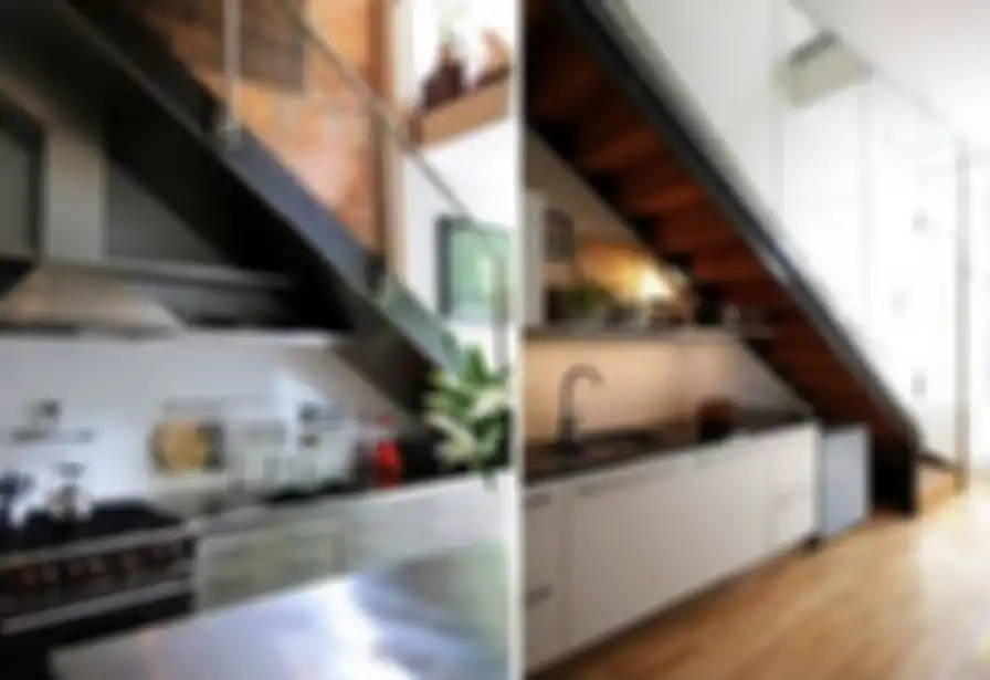 Desain dapur dibawah tangga mesti ikuti aturan feng shui ini biar bawa hoki plus banjir rezeki. Intip foto hasilnya yuk. 