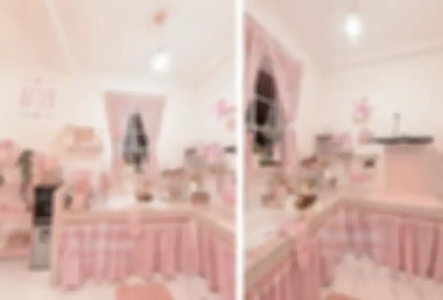 Desain dapur warna pink dijamin nggak bakal dibilang norak jika kita mau lakukan hal ini. Lihat saja 7 foto hasil aplikasinya. 