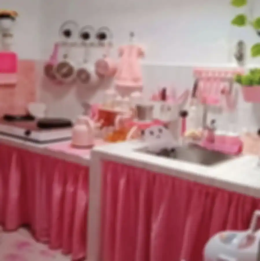 Posisi tempat cuci piring menjadi kunci dalam desain dapur tampil estetik nan rapi. Jadi nggak bisa dianggap sepele. Ini 11 foto aplikasinya.