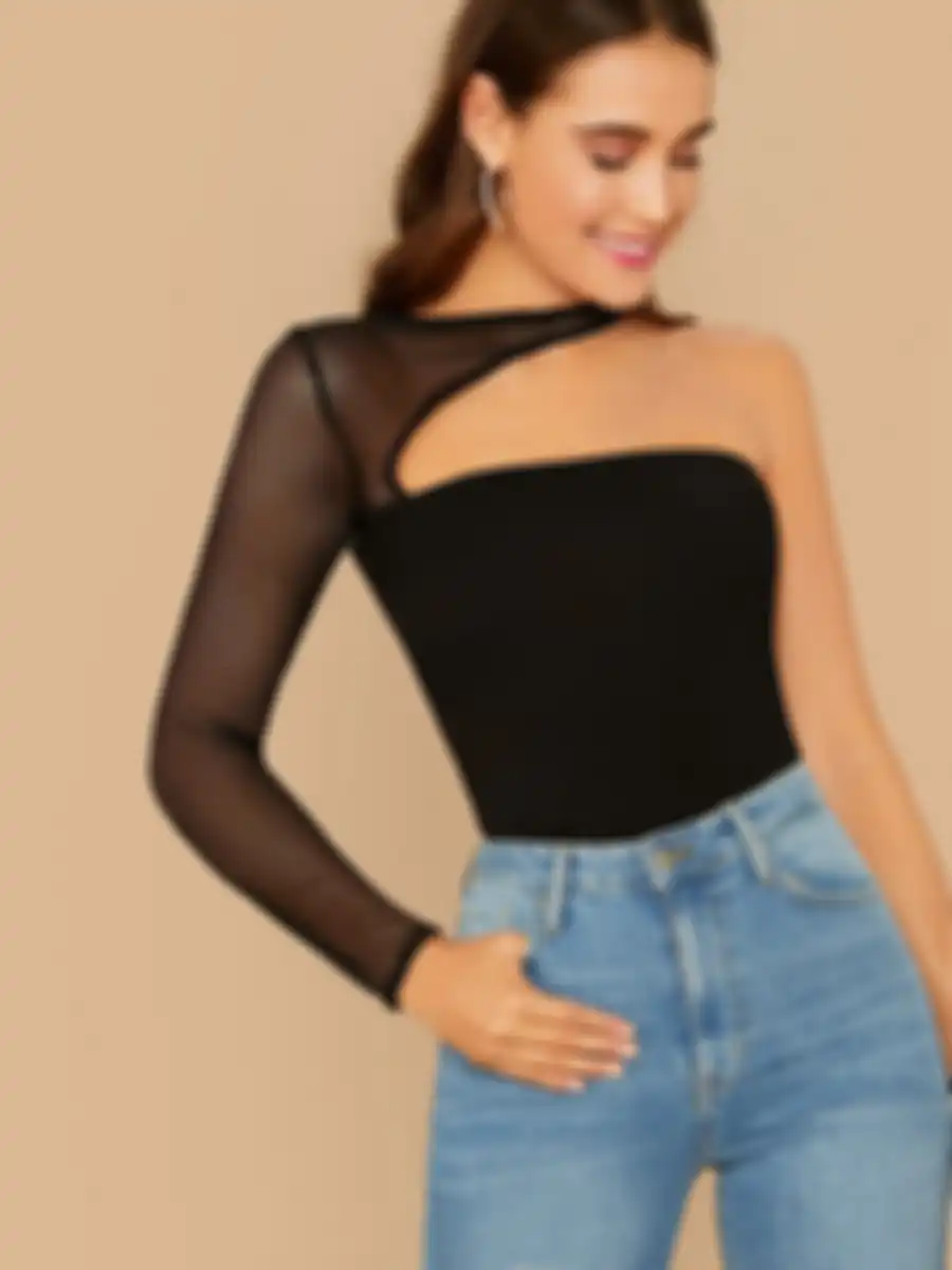 Asymmetrical neckline