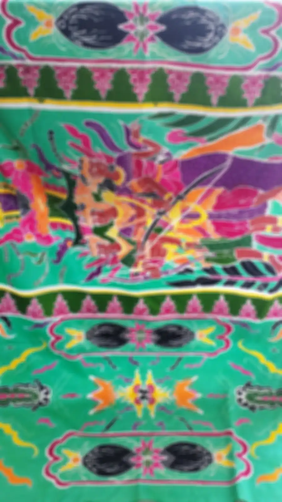 Batik karya Kharisma Widya Kartika, mahasiswa Jurusan Tekstil UNS angkatan 2020, menjadi salah satu karya yang dipajang dalam rangka Seminar & Art Performance Memedi Sawah.