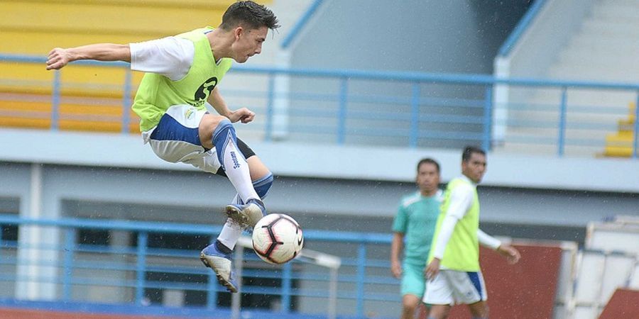 Kim Kurniawan Nyatakan Kesiapan Persib untuk Hadapi Borneo FC