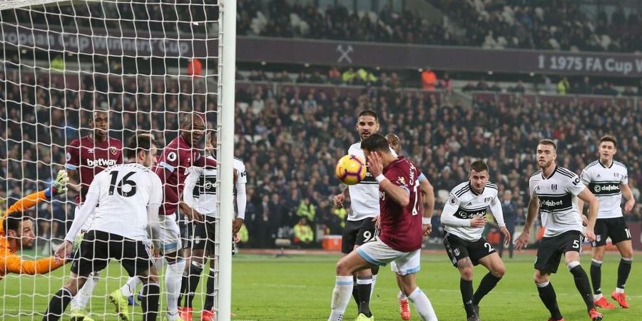 Claudio Ranieri Sayangkan Gol Handball Chicharito Tak Dilihat Wasit