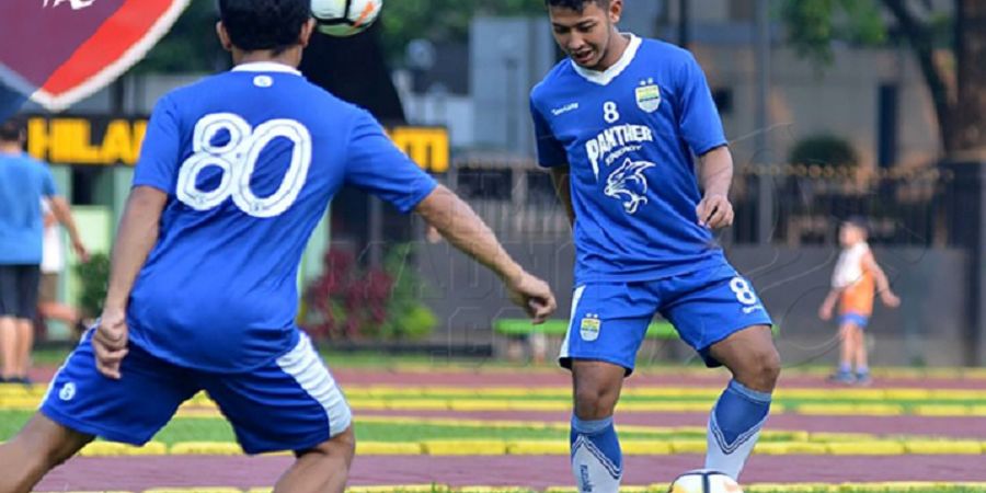 Duel Persib Kontra Persebaya Membuahkan Dua Perasaan Berbeda bagi Gian Zola