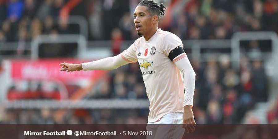 Manchester United Tantang Lionel Messi, Chris Smalling: Maju Sini!