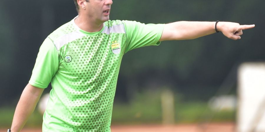 Satu Tuntutan Untuk Pelatih Persib Usai Gagal di Piala Presiden 2019