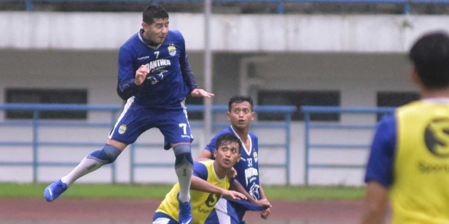 Gelandang Persib Esteban Vizcarra Kesulitan Jalani Latihan Mandiri