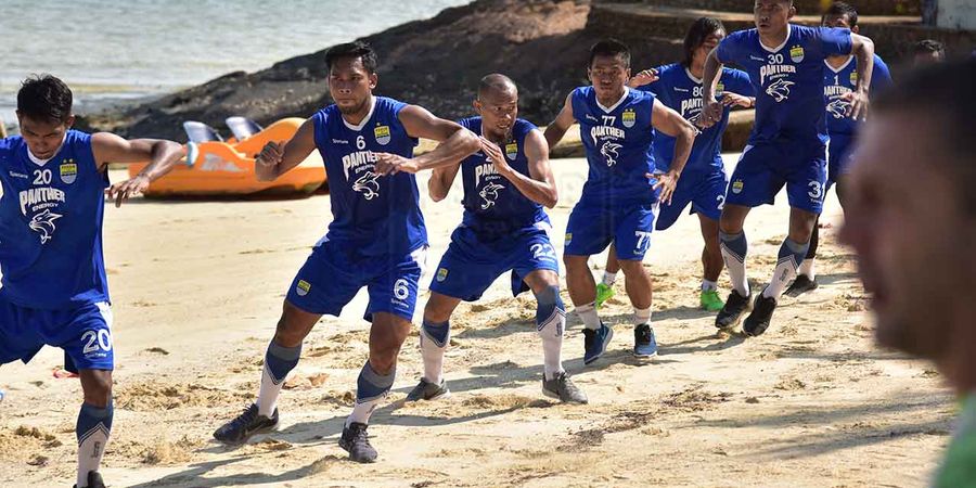 Uji Tanding Persib di Batam: Jauh Panggang dari Api