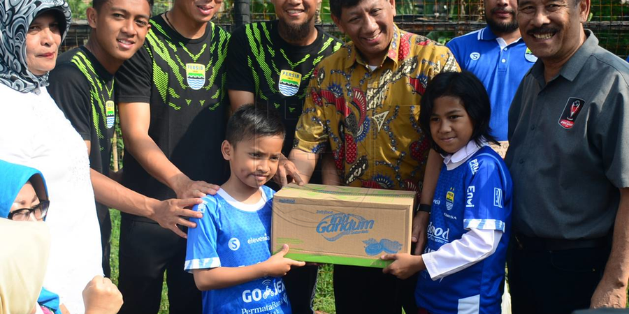 Tunjukan Empati, Persib Datangi Sekolah Terdampak Banjir di Lokasi Ini