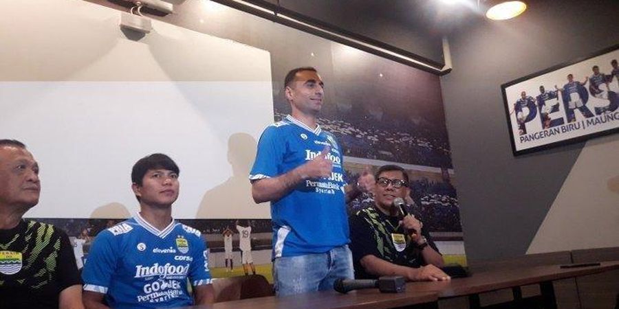 Dua Pemain Anyar Datang, Skuat Persib Makin Senja