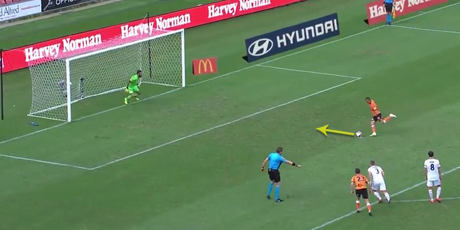 VIDEO - Pemain Liga Australia Lakukan 'Panenka Mendatar' dan... Gol