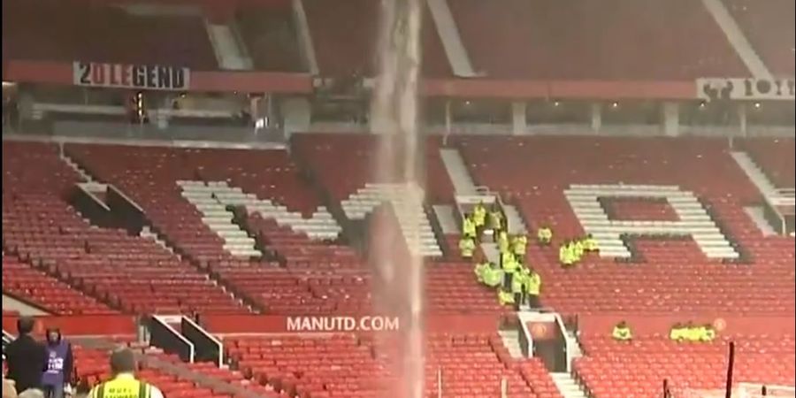 Jelang Derbi Manchester, Atap Old Trafford Bocor dan Air Mengguyur Bangku Penonton