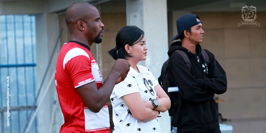 Putri Cantik Presiden Madura United Kawal Langsung Pengembangan Jersey Baru