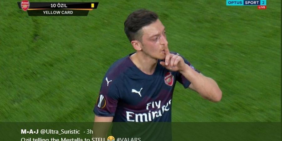 Aksi Tengil Mesut Oezil Bikin Suporter Valencia Emosi