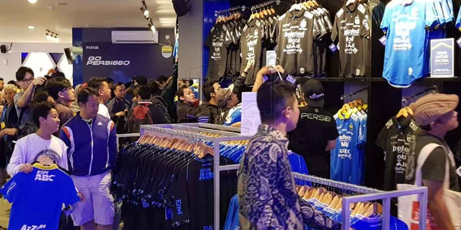 Persib Resmi Luncurkan Jersey Baru 2019,  Bobotoh Serbu Toko Ini