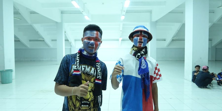 Jelang Lawan PSS, Aremania Ini Rela Wajahnya Dicoret-coret Demi Arema FC