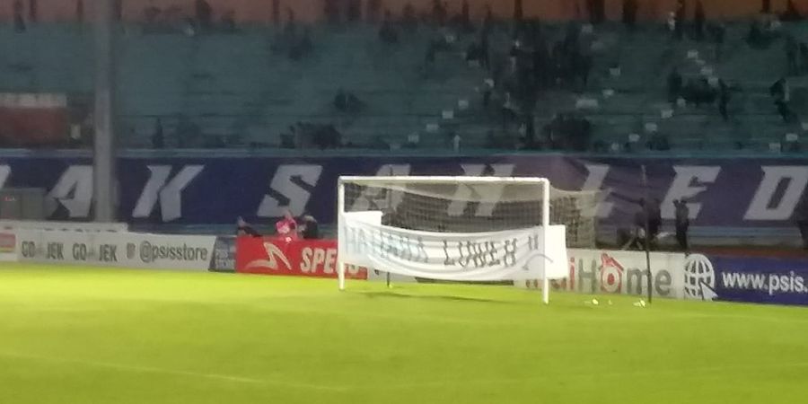 Kalah dari Kalteng Putra, Fan Bentangkan Spanduk Kritik ke PSIS Semarang