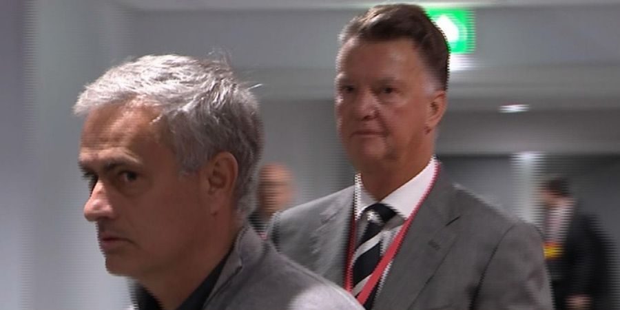 Sama-sama Dipecat, Van Gaal dan Mourinho Ternyata Miliki Jasa yang Diakui di Man United