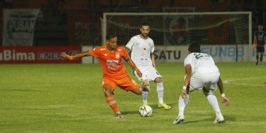 Borneo FC Vs Persebaya - Sepakan Ruben Sanadi Bawa Tim Tamu Unggul