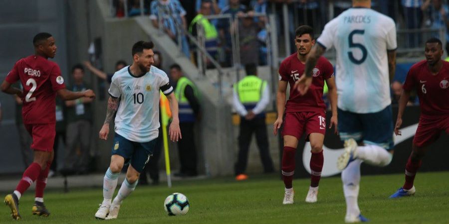 VIDEO - Tendangan Super Ngawur Lionel Messi ke Gawang Qatar pada Menit Ke-73