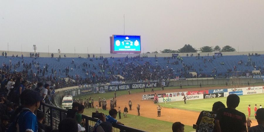 Persib Disikat Bhayangkara FC, Ada Pelemparan ke Lapangan Pasca-laga