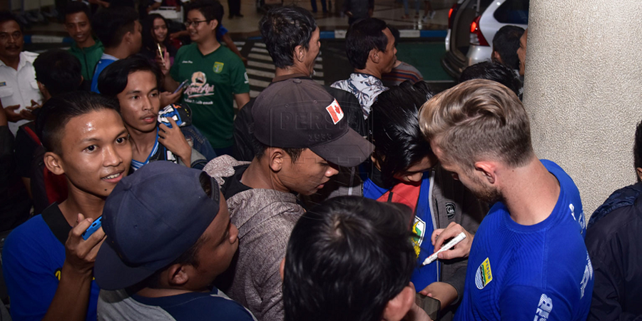 Persib Tiba di Surabaya dan Bonek pun Bersatu dengan Bobotoh