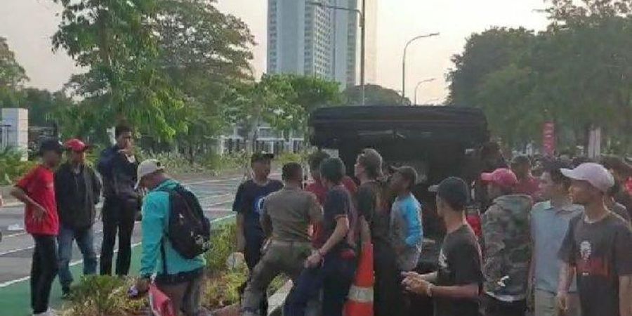 Pedagang dan Satpol PP Ricuh di SUGBK Saat Laga Persija Kontra Persib