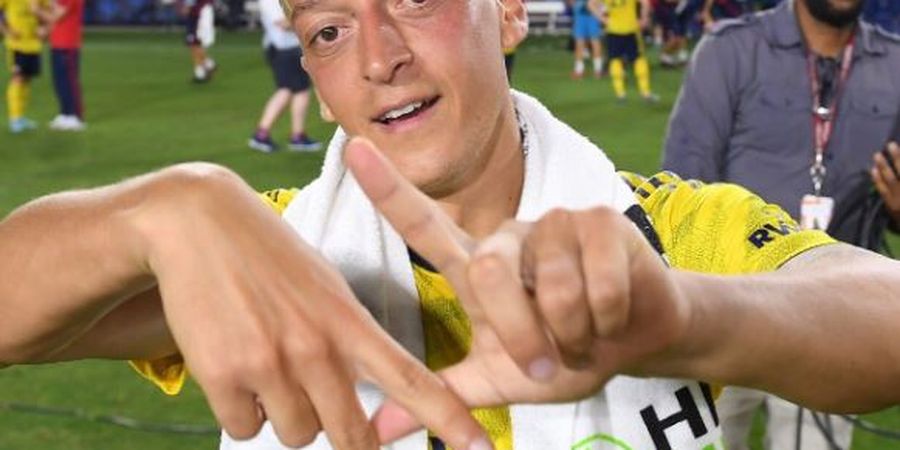 Gara-gara Kalah Taruhan di Arsenal, Mesut Oezil Rela Ganti Gaya Rambut