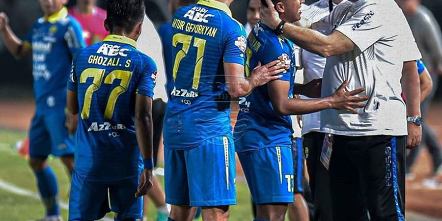 Persib Baru Main Sembilan Kali, Robert Alberts Enggan Bicara Soal Ini