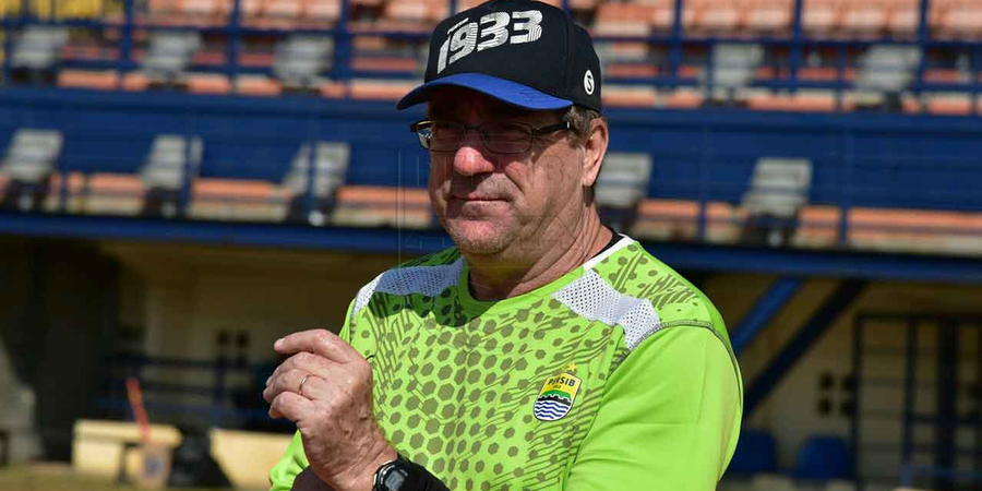 Dua Pemain Junior Persib Bandung Curi Perhatian Robert Rene Alberts