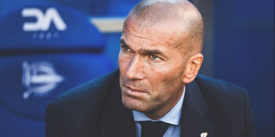 Pemain Real Madrid Ramai-ramai Cedera,  Zinedine Zidane Sakit Kepala