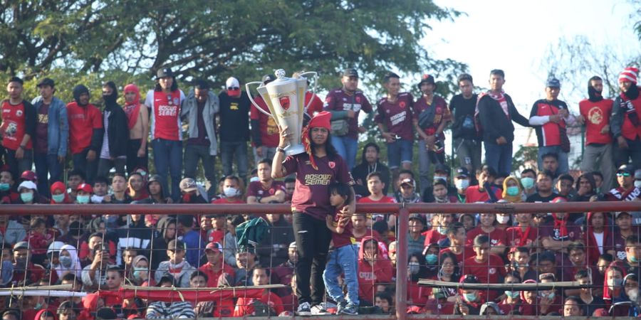 FOTO - Antusiasme Suporter PSM Tonton Laga Final Piala Indonesia