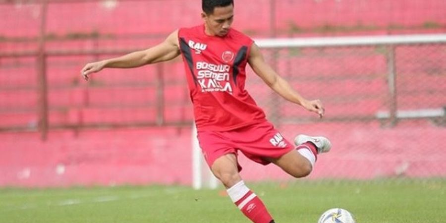 Bek Barito Putera Banting Setir Bantu Istri Jualan Online