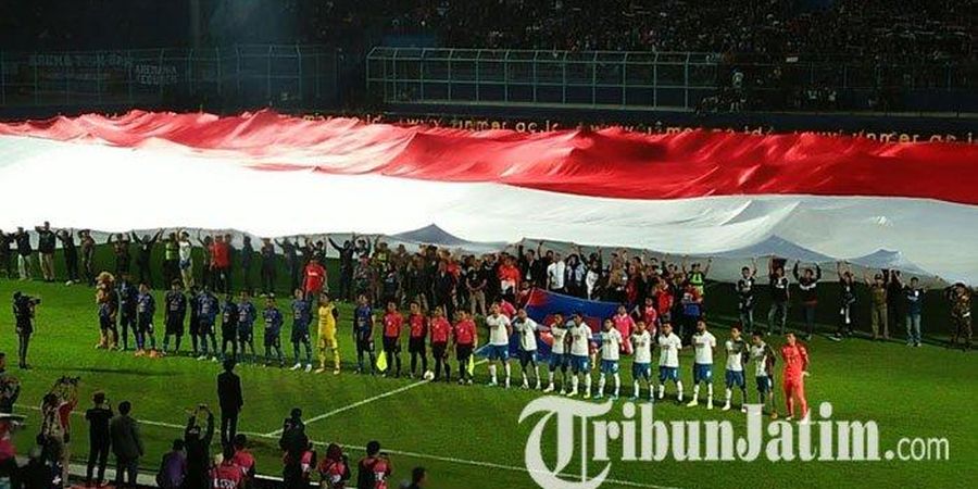 Misi Mulia di Balik Pembentangan Bendera Merah Putih Raksasa di Stadion Kanjuruhan