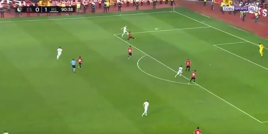 VIDEO - Pantas Diganjar Puskas Award, Bek Liga Turki Cetak Gol Fantastis 