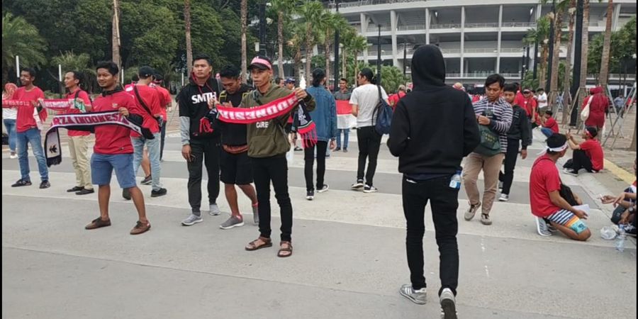 Suporter dan Calo Ramai di SUGBK Menjelang Laga Timnas Indonesia Vs Malaysia