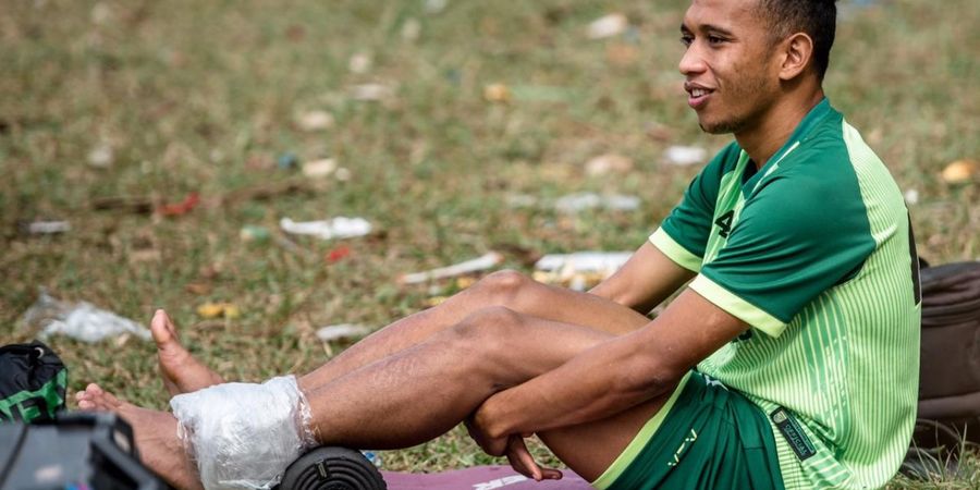 Sempat Menangis, Ini Kabar Cedera Winger Persebaya Irfan Jaya