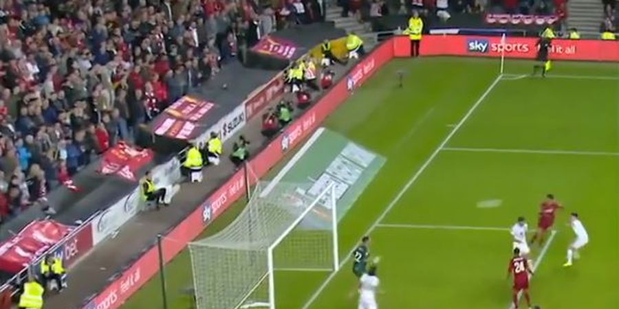 VIDEO - Cetak Gol Sundulan Sambil Melayang, Bek 17 Tahun Liverpool Ukir Sejarah