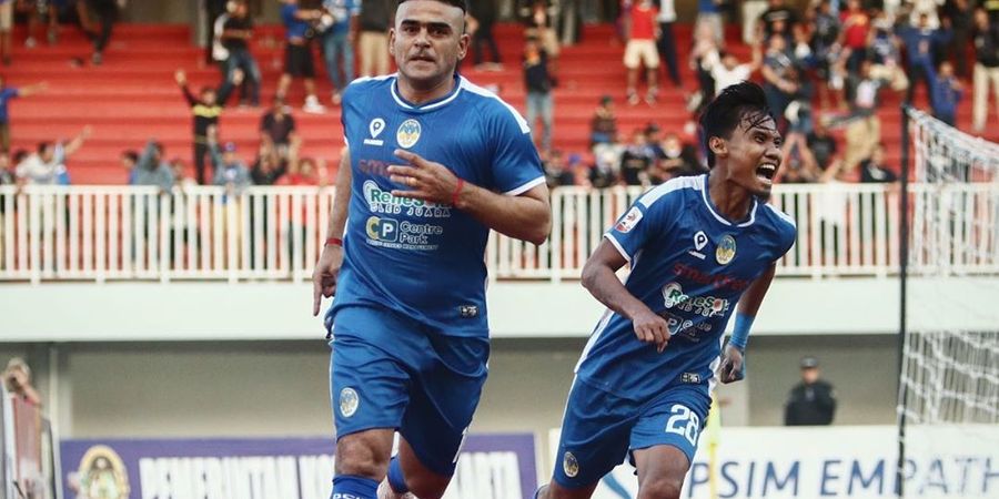 Sudah Kepala Empat, Cristian Gonzales Rupanya sudah Dilarang Istri Main Bola, tapi...