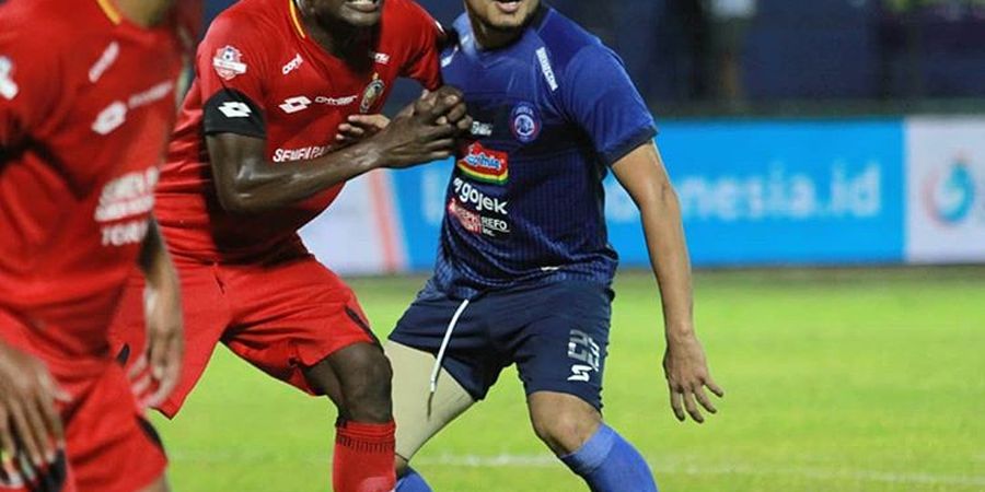 Penalti Makan Konate Antarkan Arema FC Menang Tipis atas Semen Padang