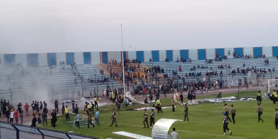 Drama Persela Vs Badak Lampung, Dihentikan Satu Jam Hingga Menang 1-0