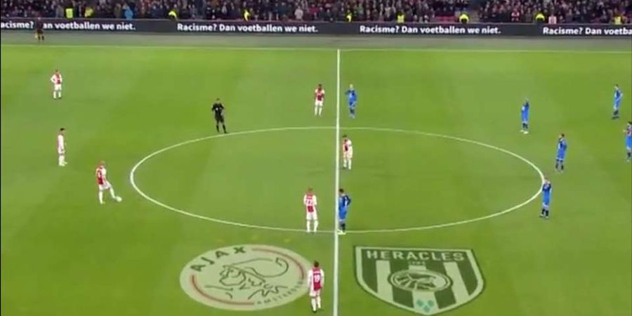 Protes Aksi Rasisme, Laga Ajax Versus Heracles Diboikot Semenit