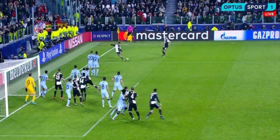 VIDEO - Dybala Cetak Gol Freekick Tak Masuk Akal, Kiper Duduk Lemas dalam Gawang