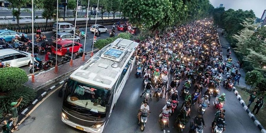 Bak Juara Liga 1, Kepulangan Persebaya Surabaya Disambut Ribuan Bonek