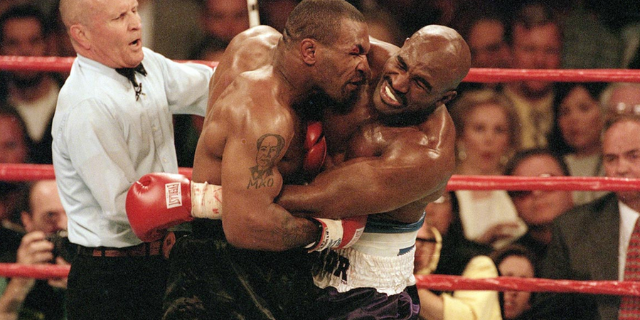 Motif Mike Tyson Gigit Kuping Evander Holyfield Telah Terungkap