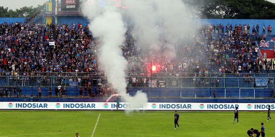 Arema FC Minta Para Suporter untuk  Tak Lagi Pakai Flare Saat Launching Tim