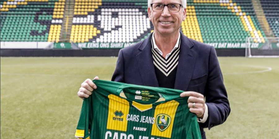 Alan Pardew Jadi Ghostbusters di Laga Kemenangan ADO Den Haag