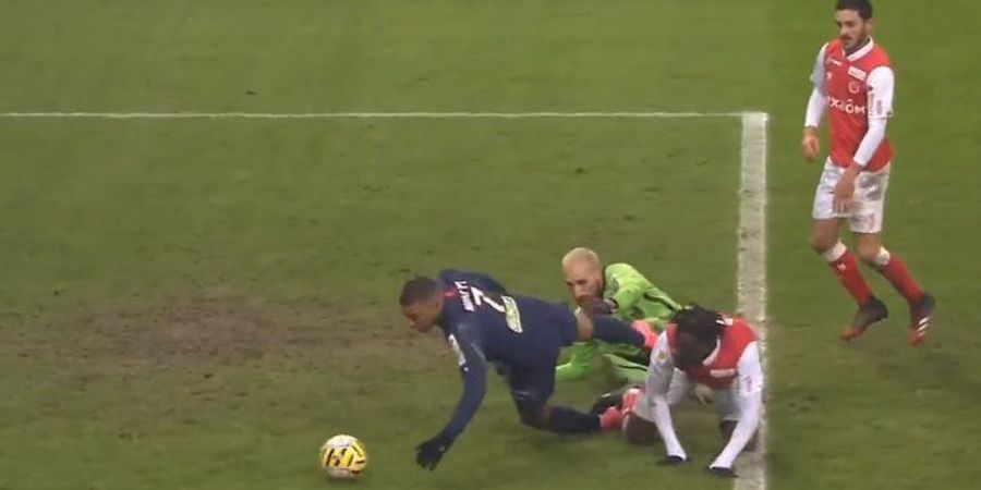 VIDEO - Aksi Nakal Kylian Mbappe, Coba-coba Lakukan 'Gol Tangan Tuhan'